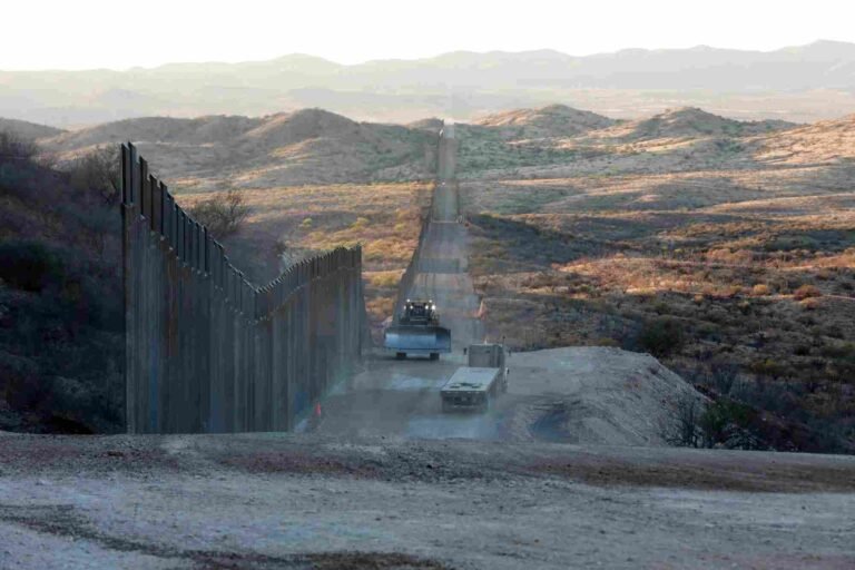 US-Mexicom-border-wall